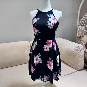 Women’s small floral mini dress